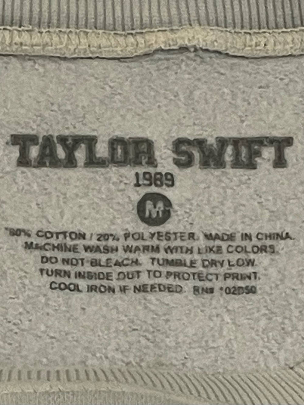 Taylor Swift 1989 Gray Oversized Crewneck Sweatshirt Size Medium - Picture 8 of 9